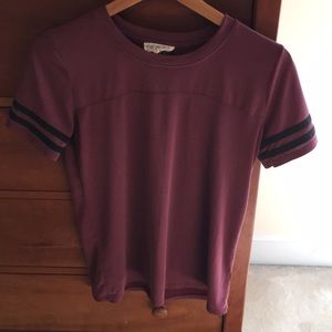 Shortsleeved maroon top